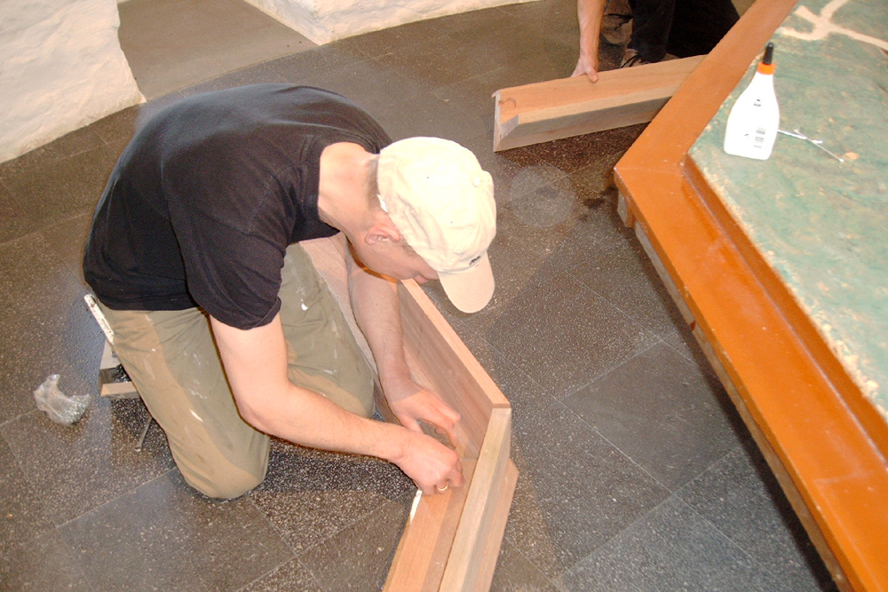 Hier wird überprüft ob die einzelnen Teile des Rahmens zusammenpassen.